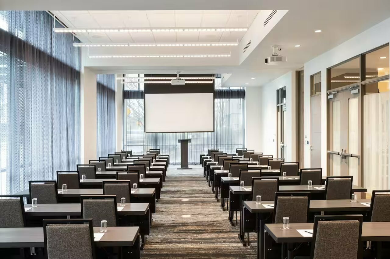 Фото Holman Riverfront Park Hotel Salem, Tapestry by Hilton