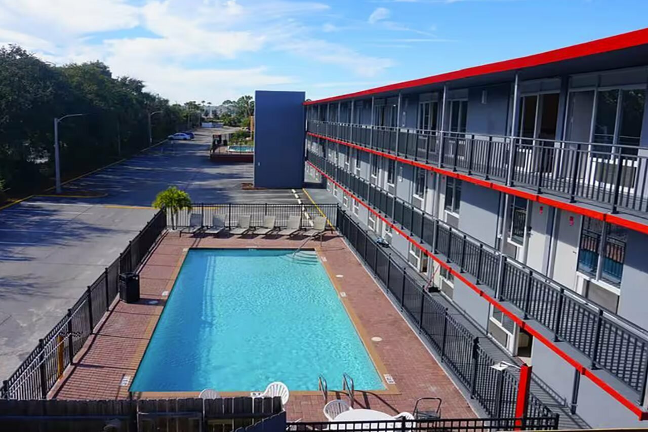 Фото Travelodge by Wyndham Orlando Heart of International Drive