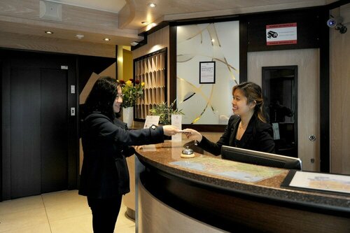 Внешний вид отеля Hotel Bon Port в Монтрё, фото 5