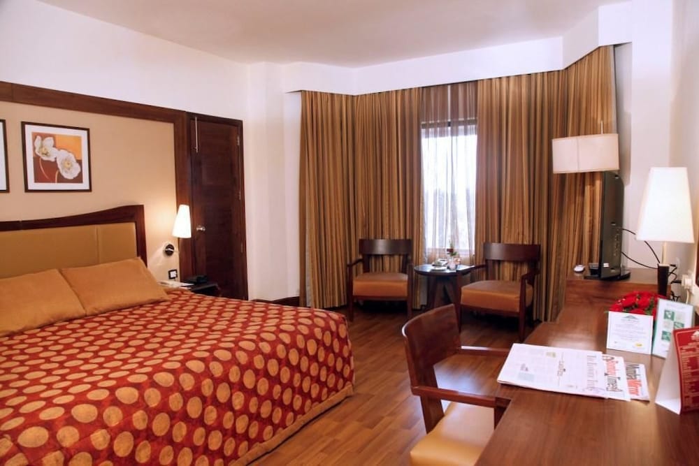 Фото The Retreat Hotel & Convention Centre