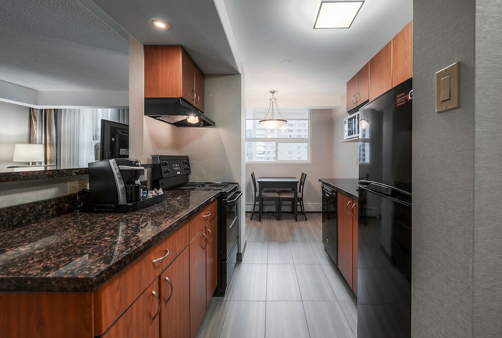 Фото Coast Calgary Downtown Hotel & Suites by Apa