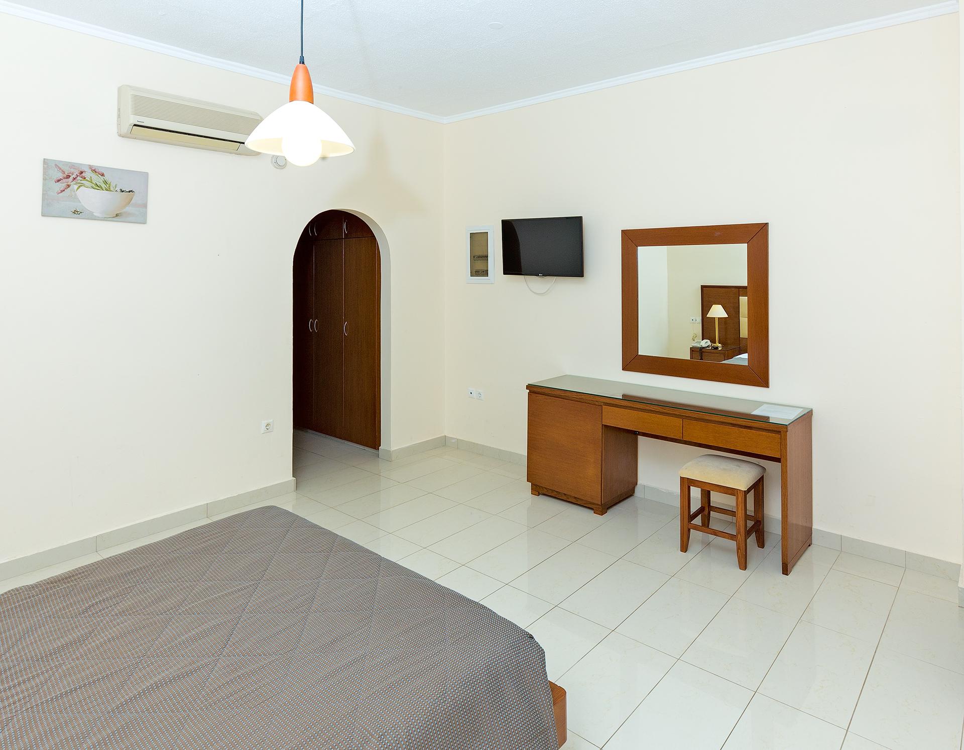 Фото Paleos Apartments