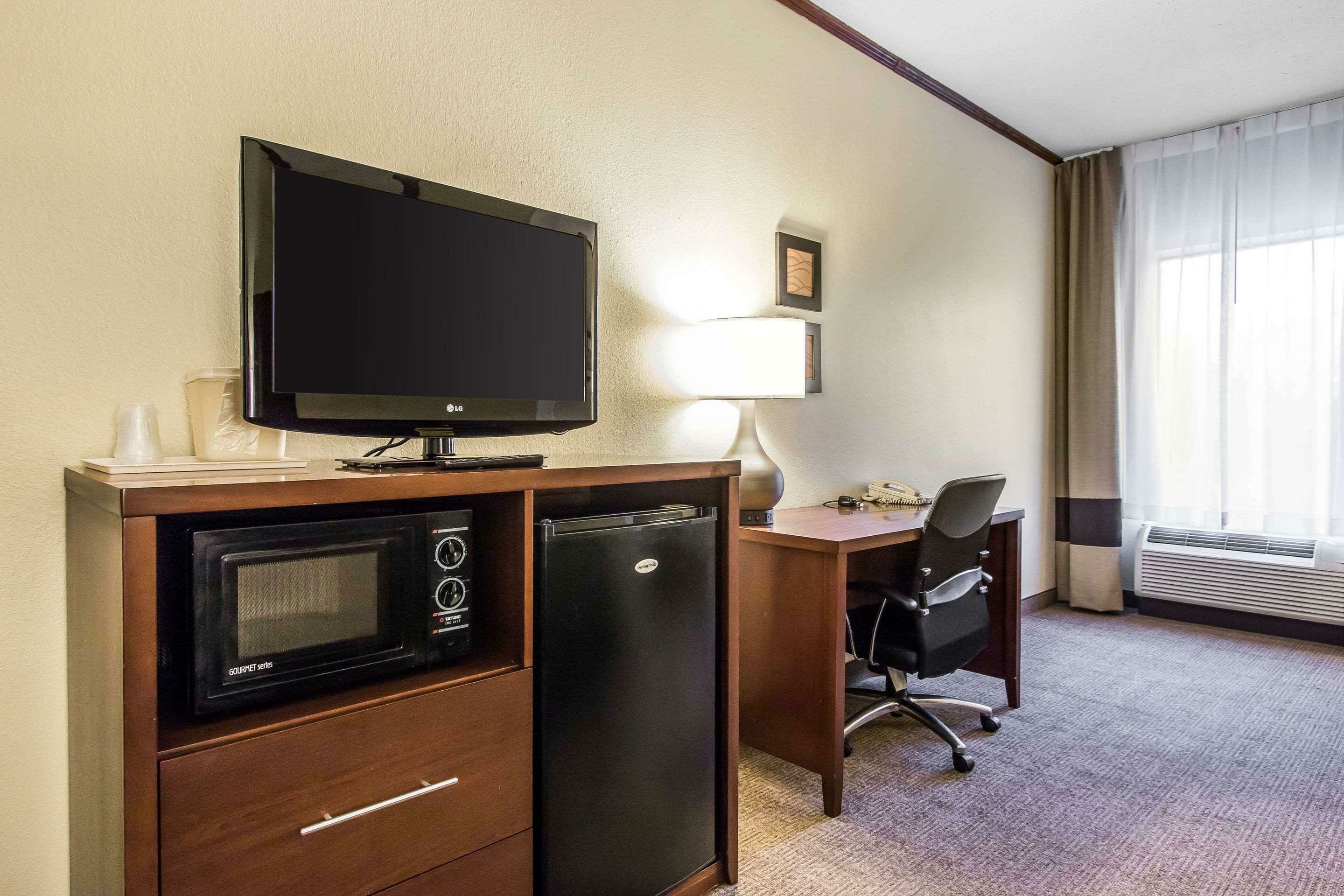Фото Ardmore Inn & Suites