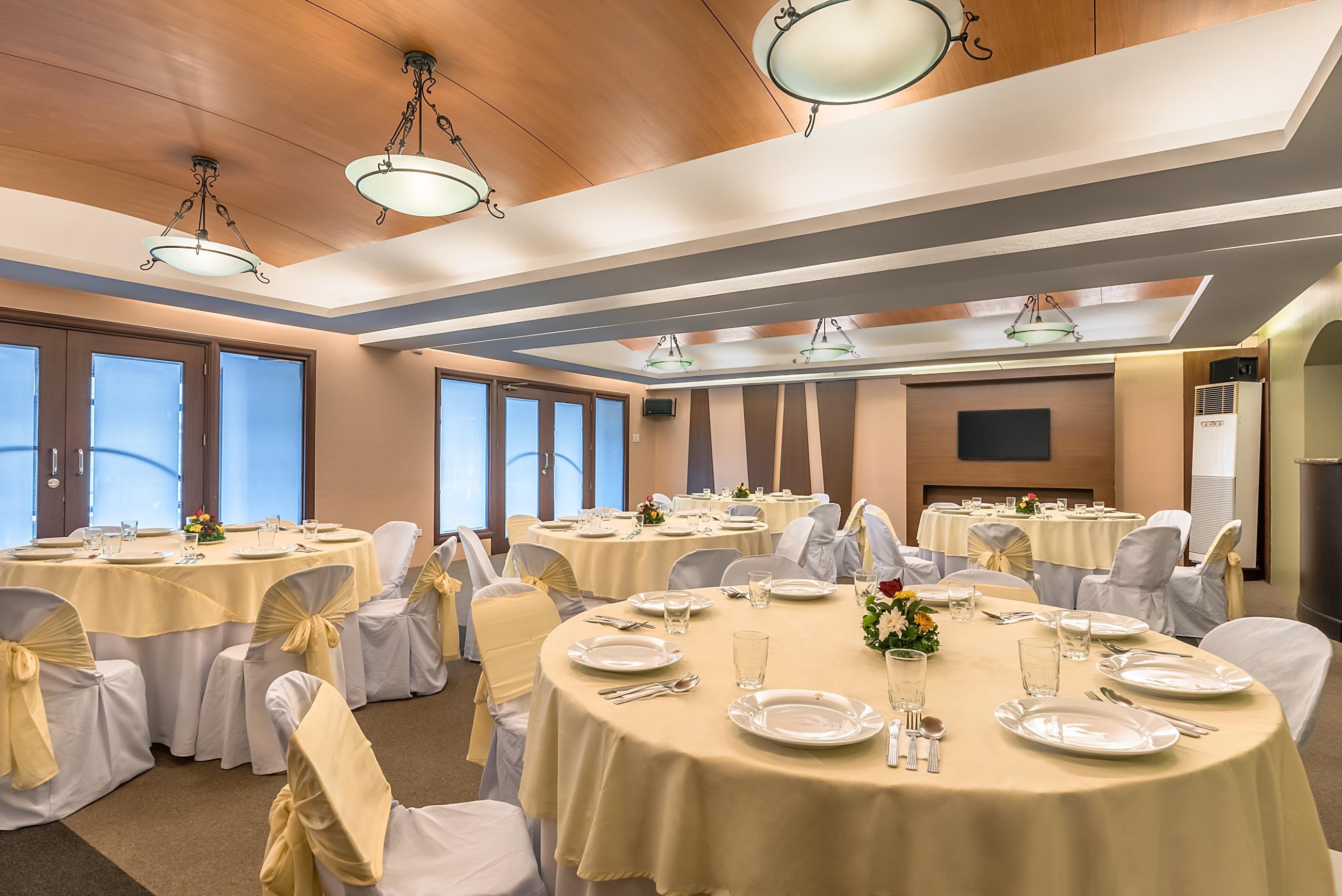 Фото Tropicana Suites