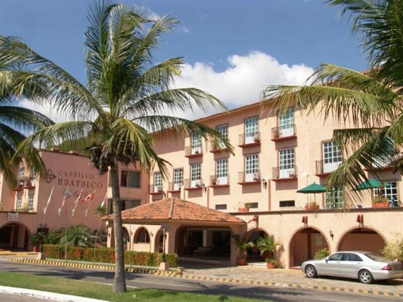 Гостиница Hotel Castillo Huatulco & Beach Club