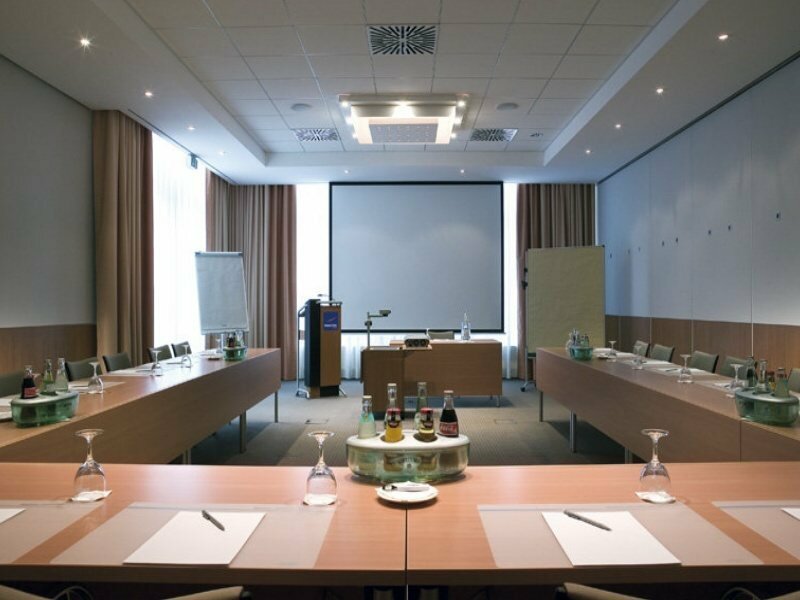 Фото Novotel Hamburg City Alster