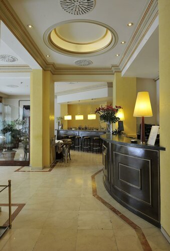 Гостиница Hotel Roger de Lluria в Барселоне