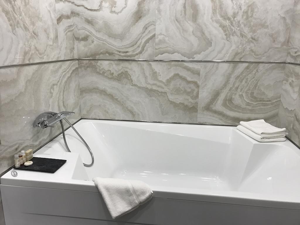 Фото Devon Hotel