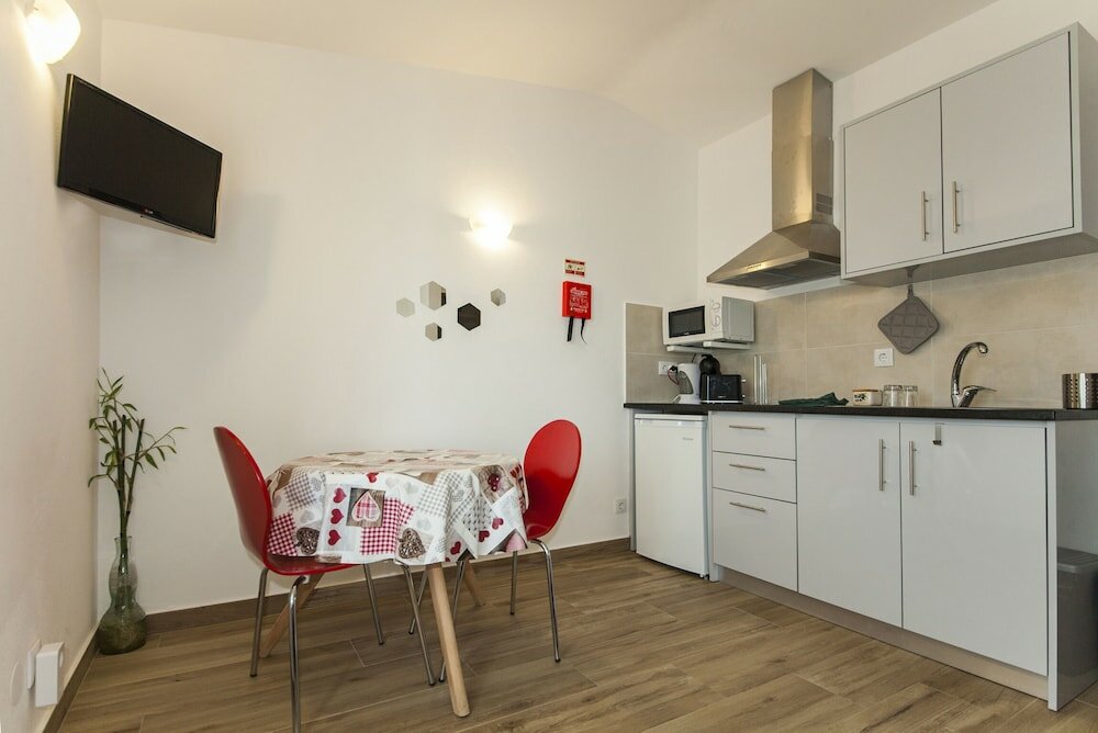 Фото A38 - Rising Sun Top-Floor Flat