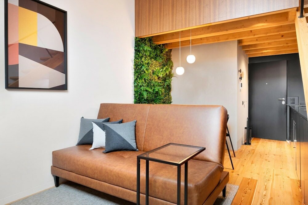 Фото Elegant Downtown Apartment