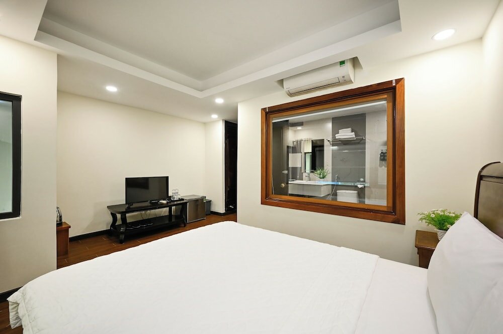 Фото Red Sun Airport Saigon Hotel