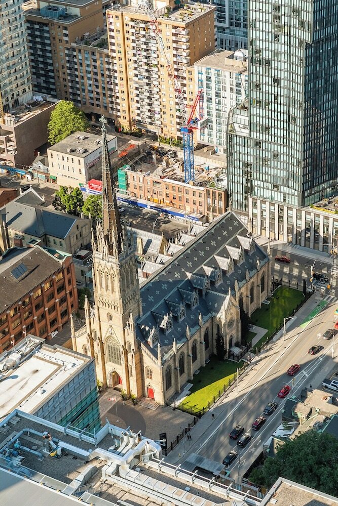 Фото Bonvoy Suites Eaton Centre