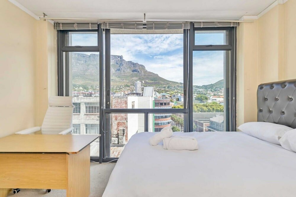 Фото Bright Studio Apartment w Stunning Roof-top Pool
