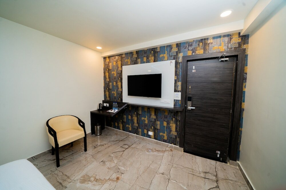 Фото Fabhotel Brk Iconic Residency