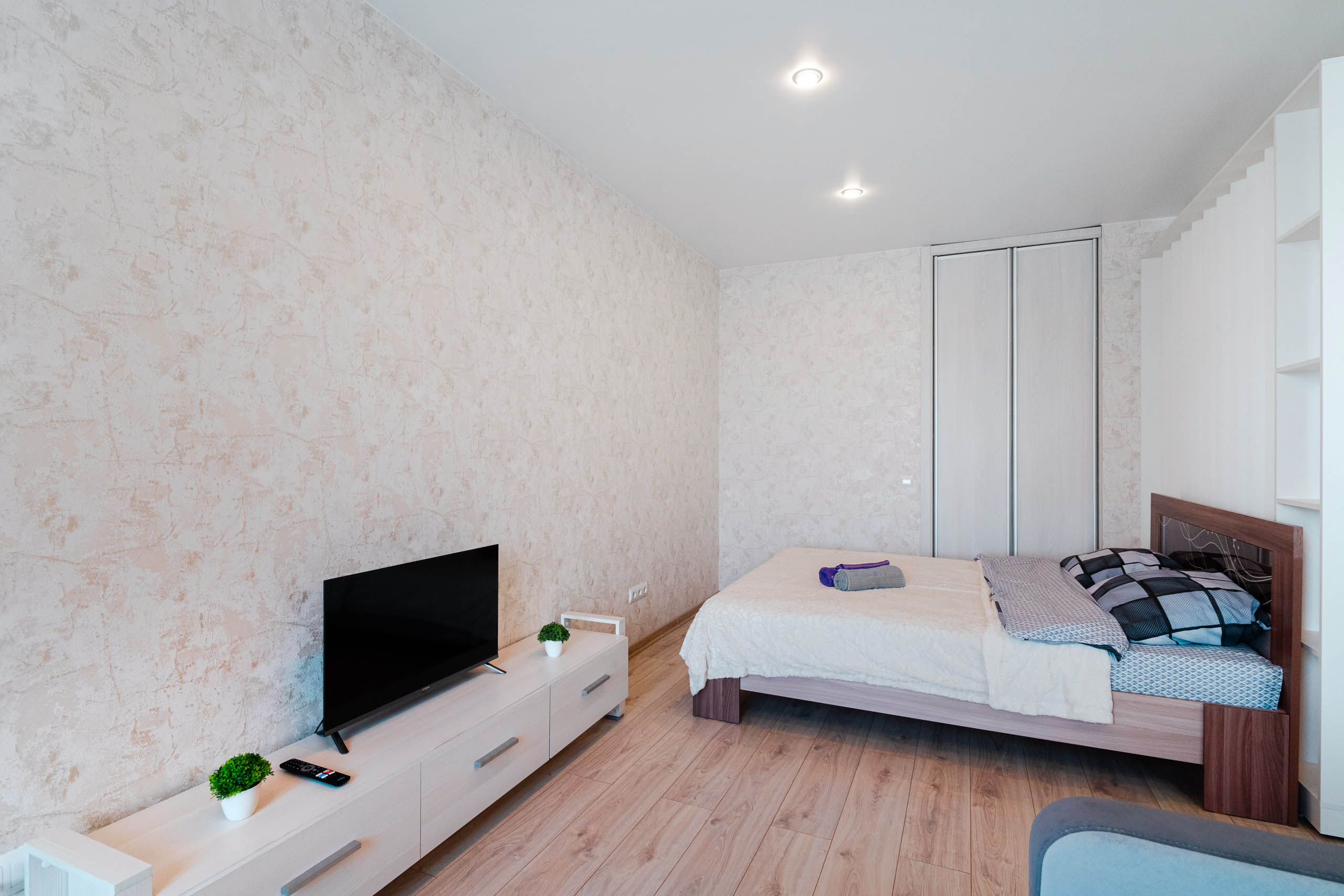 Фото Happy House Уютная квартира-студия в центре Левобережья