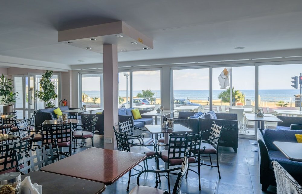 Фото Flamingo Beach Hotel