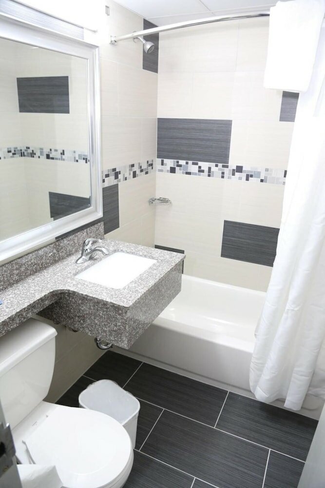 Фото Red Carpet Inn Elmwood Park