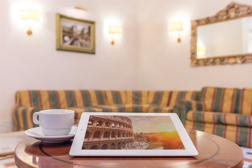 Фото Raeli Hotel Lux