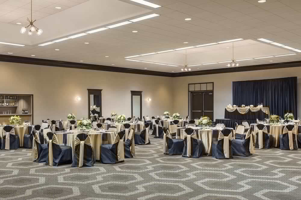 Фото Four Points by Sheraton Milwaukee Airport