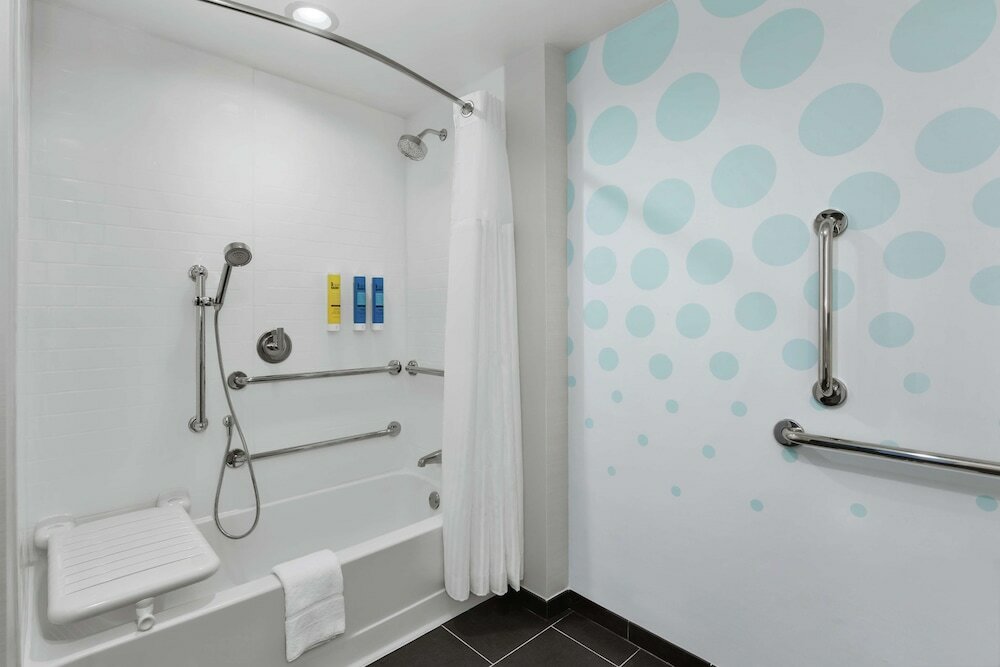 Фото Tru by Hilton Savannah Midtown, Ga