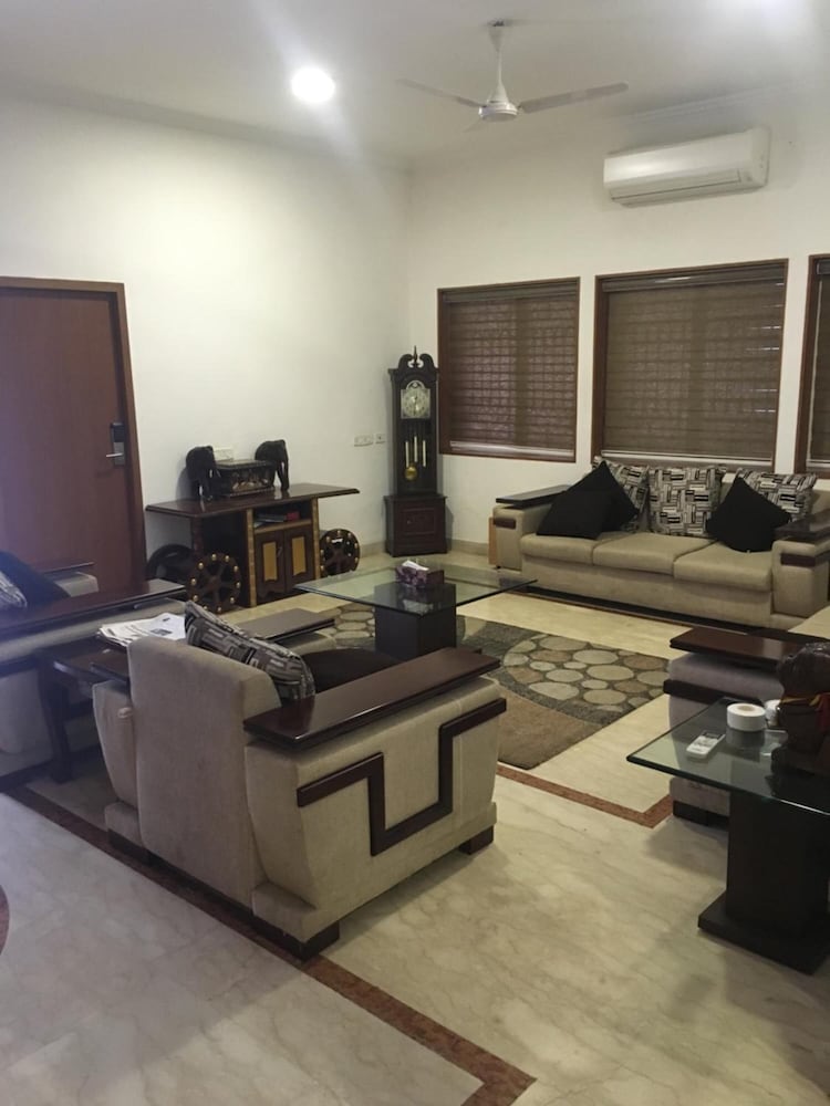 Фото Avenue 11 Boutique Residences