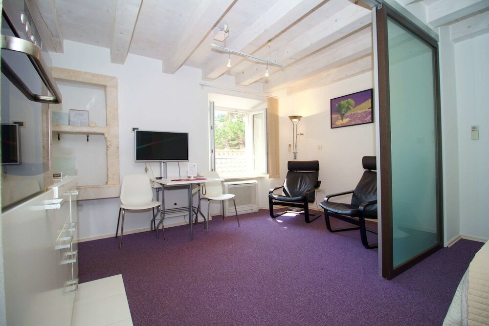 Фото MirÓ Studio Apartments