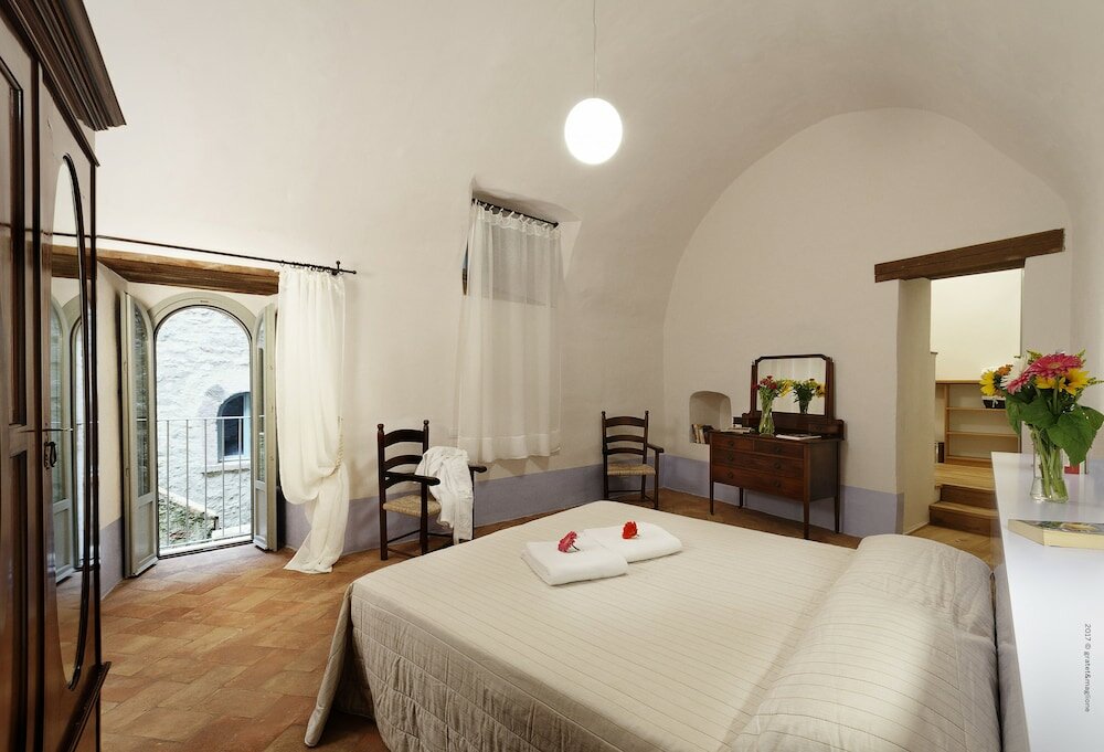 Фото Castello di Postignano Relais