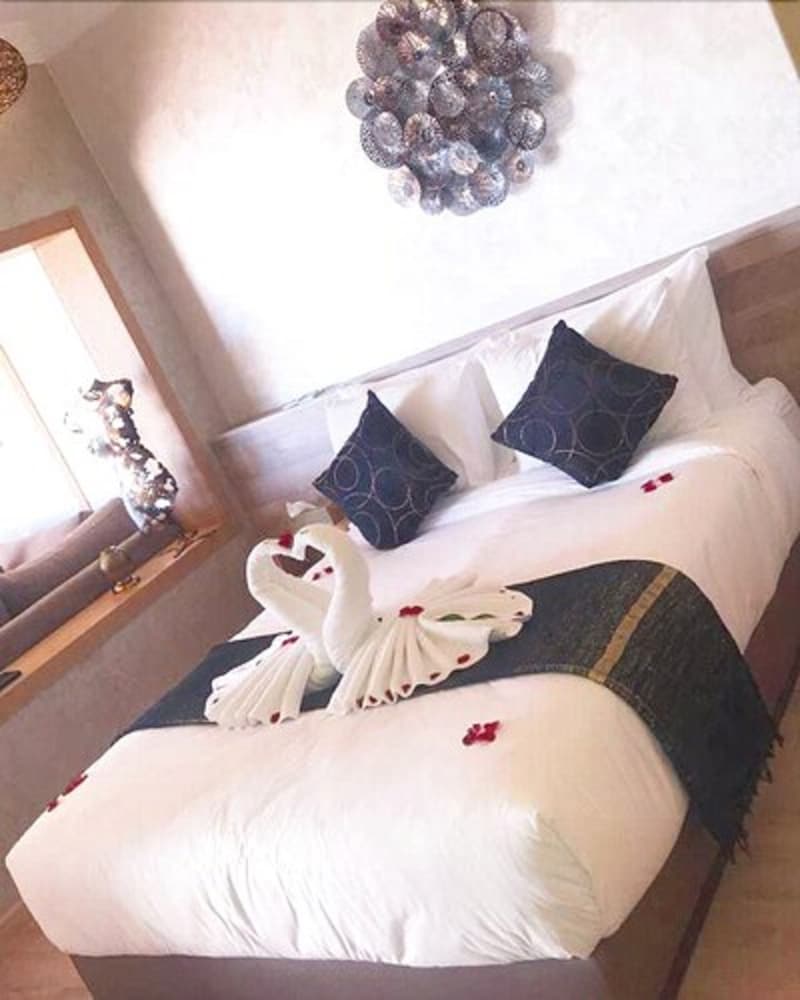 Фото Mabrouk Hotel And Suites