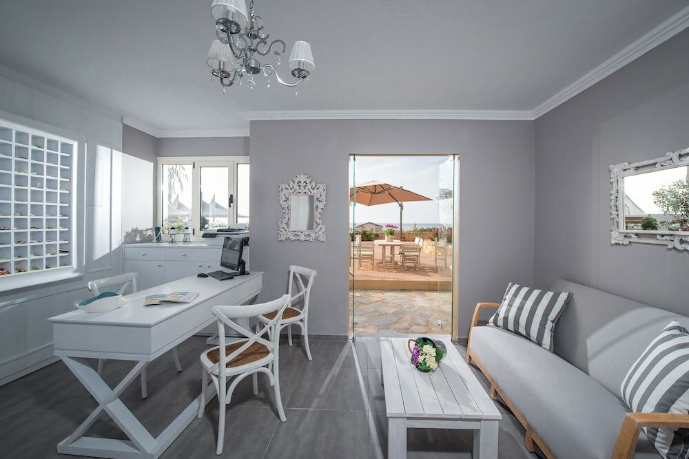 Фото Notos Heights Hotel & Suites