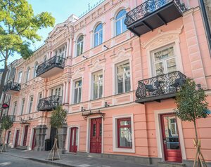 Гостиница Heritage Hotel & Suites