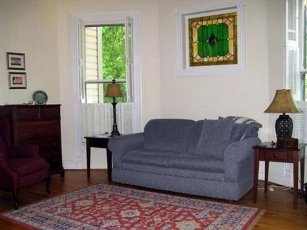 Фото Charles Bass House Bed & Breakfast