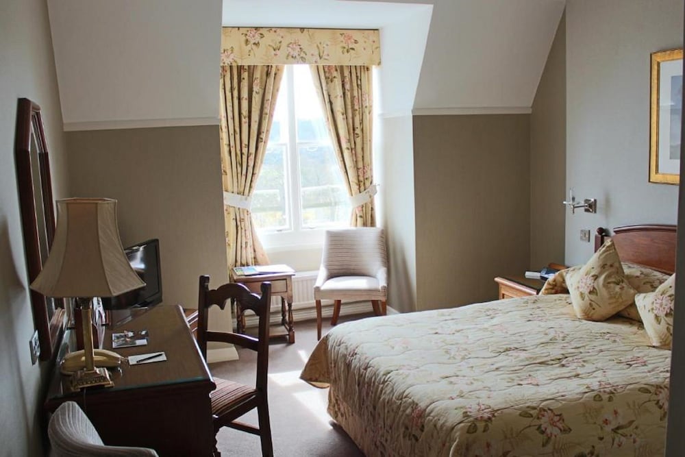 Фото Ashdown Park Hotel & Country Club