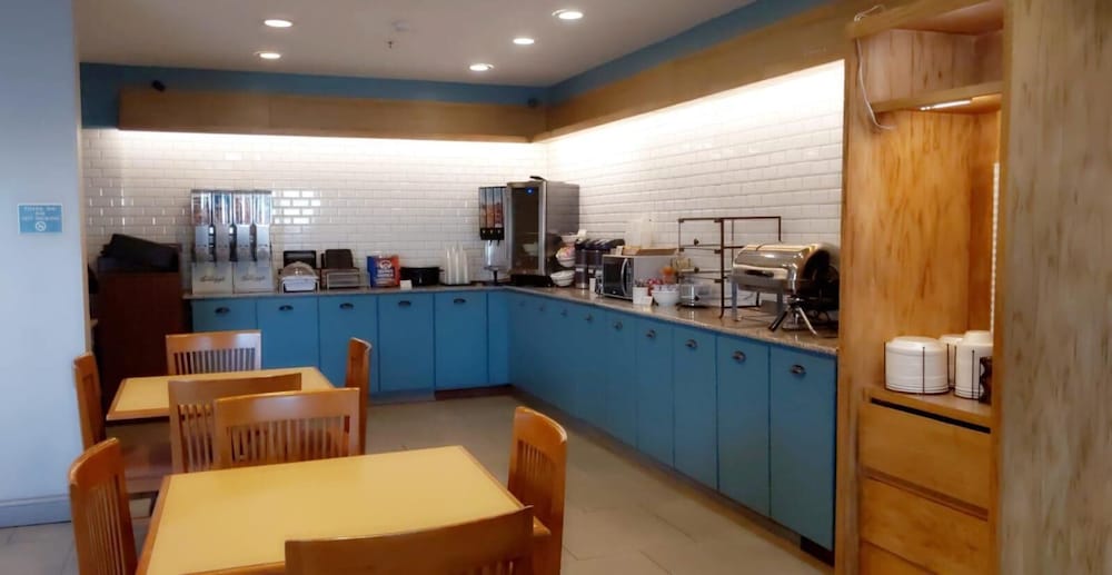 Фото Country Inn & Suites by Radisson, Hiram, Ga