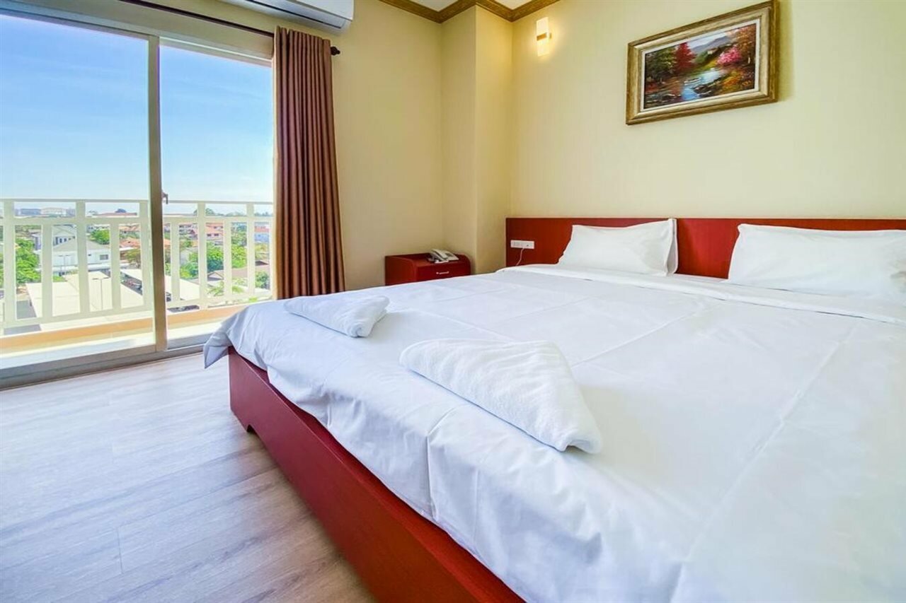 Фото Douangpraseuth Hotel