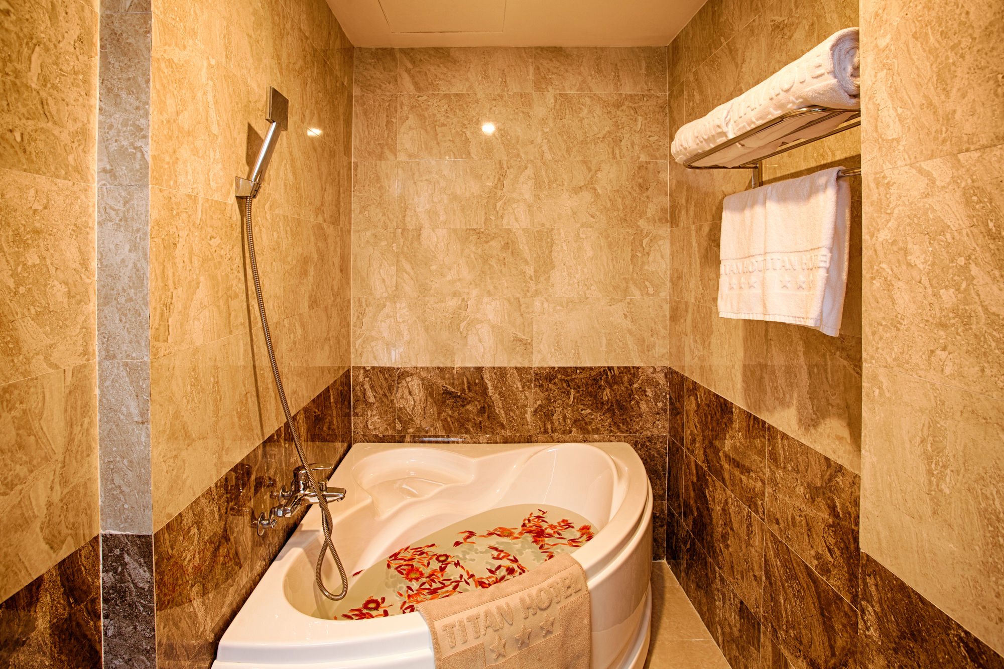 Фото Titan Hotel