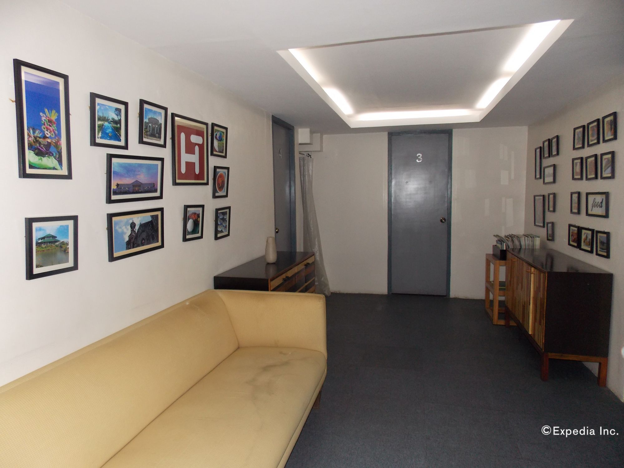 Фото Hometown Hotel Bacolod - Lacson