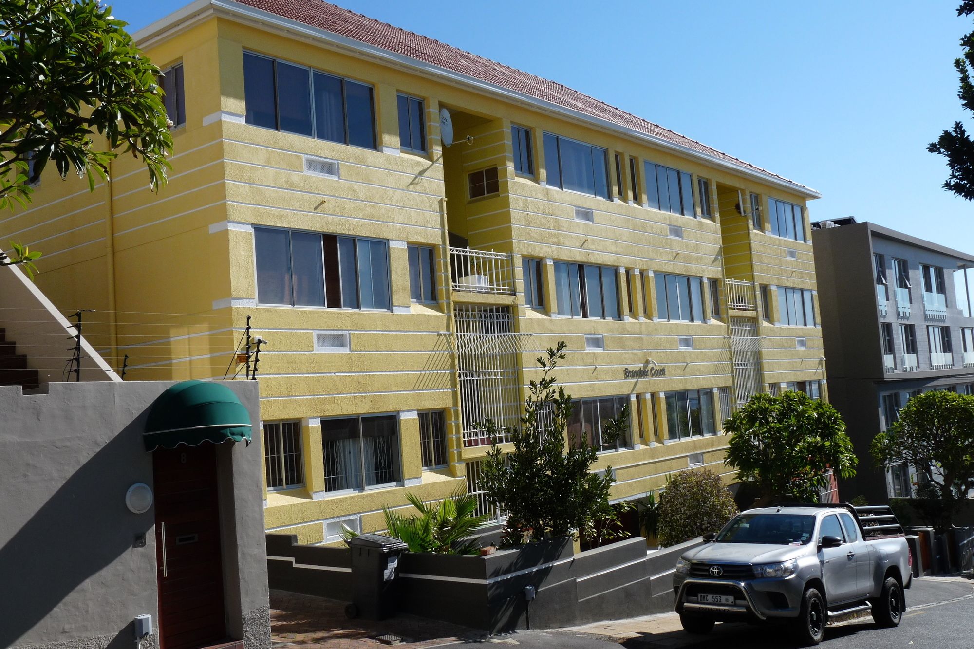 Фото Bramber Court Apartments