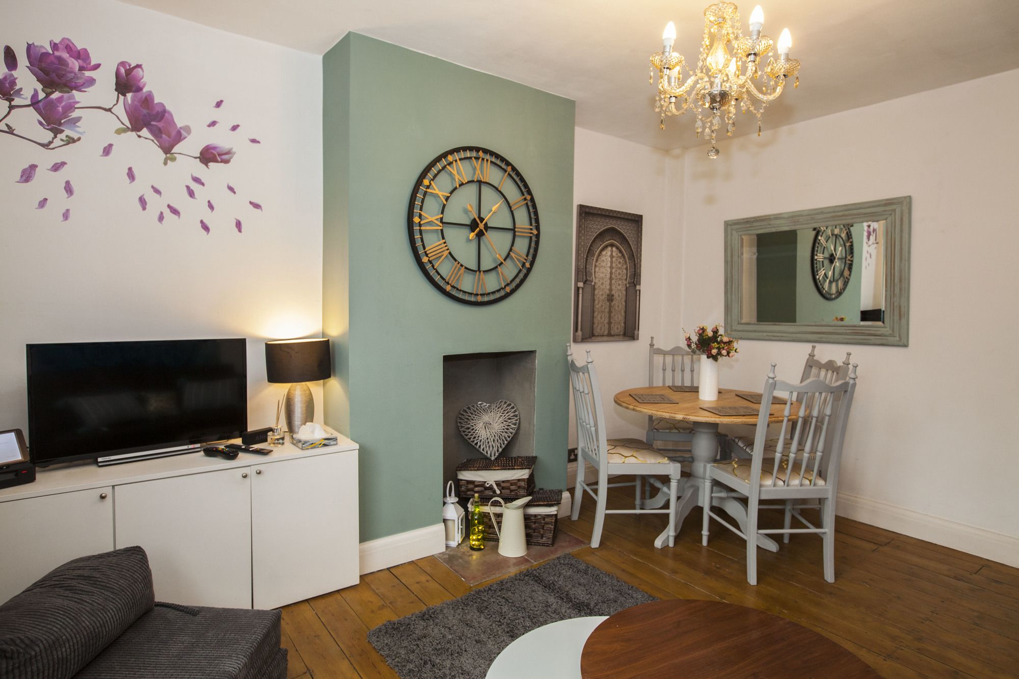 Фото Stunning Central Richmond with garden