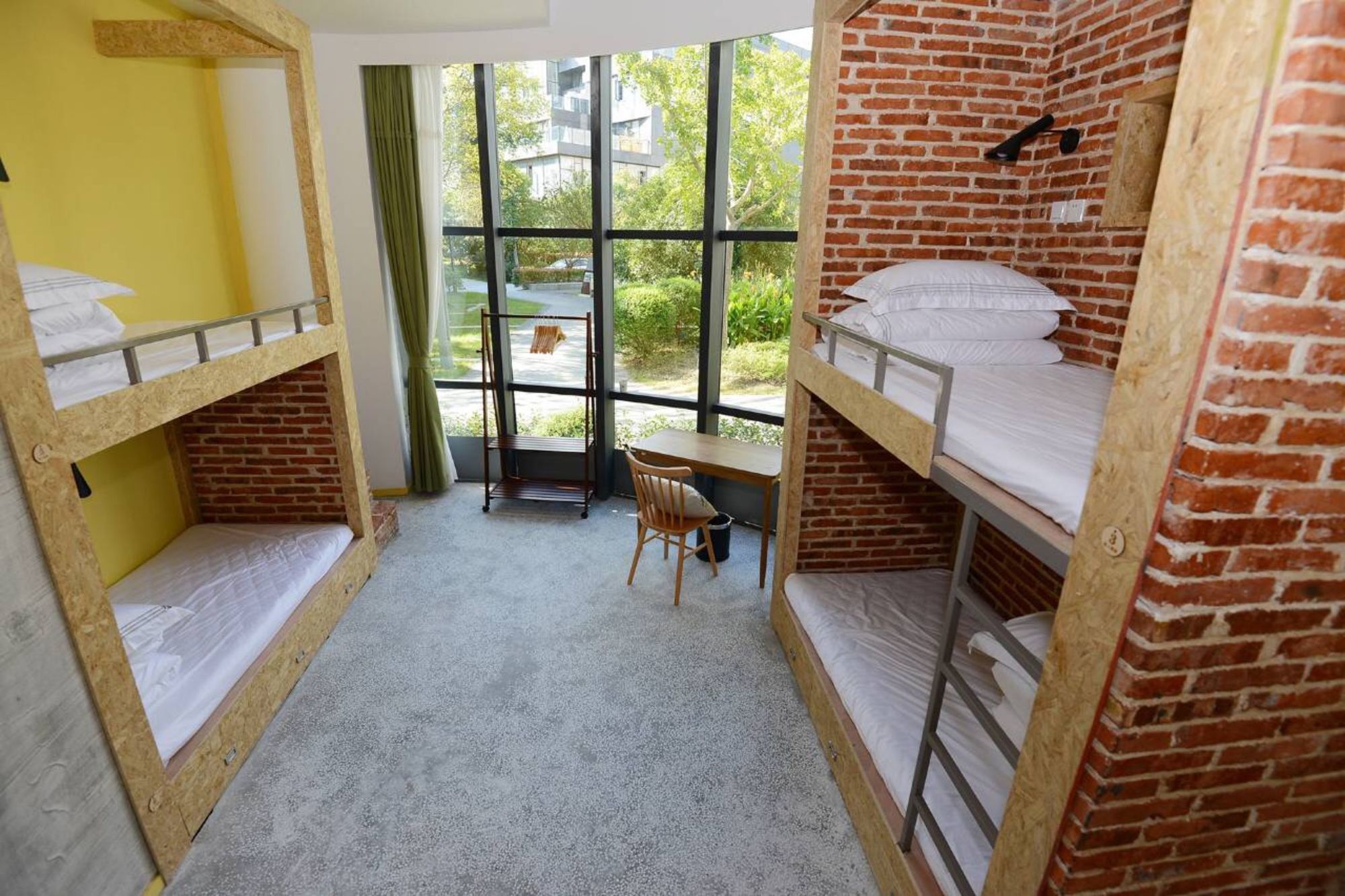 Фото J Trip Youth Hostel