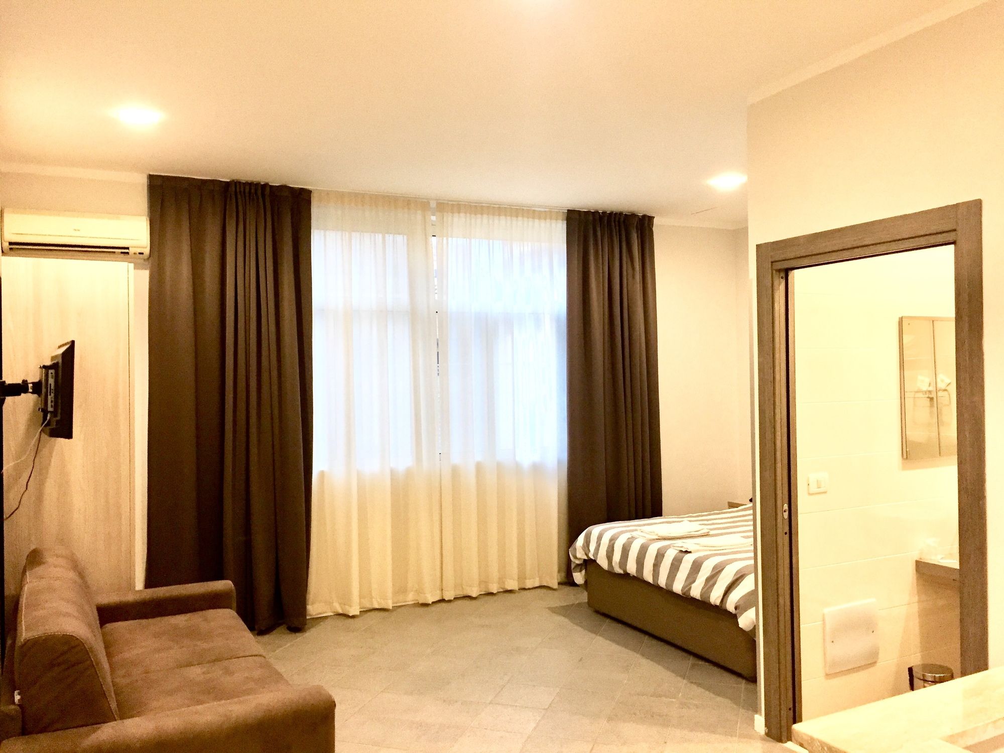 Фото Academy Hotel Fiumicino