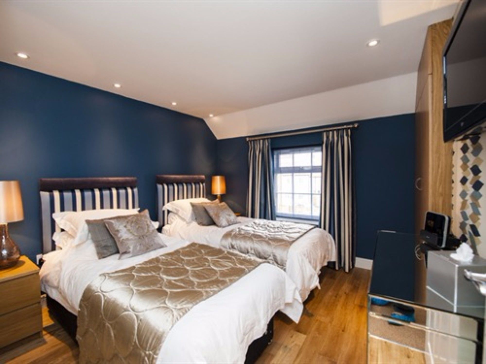 Фото The Copper Horse Cottages