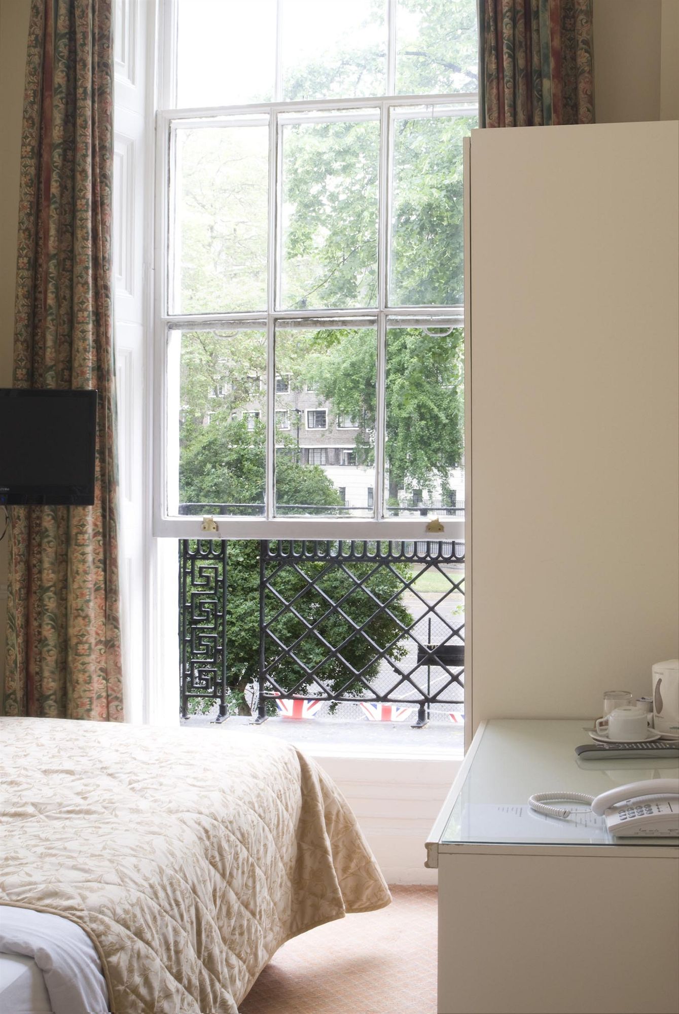 Фото Mentone Hotel