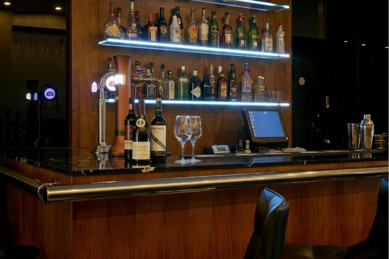 Фото The Queen’s Gate Hotel