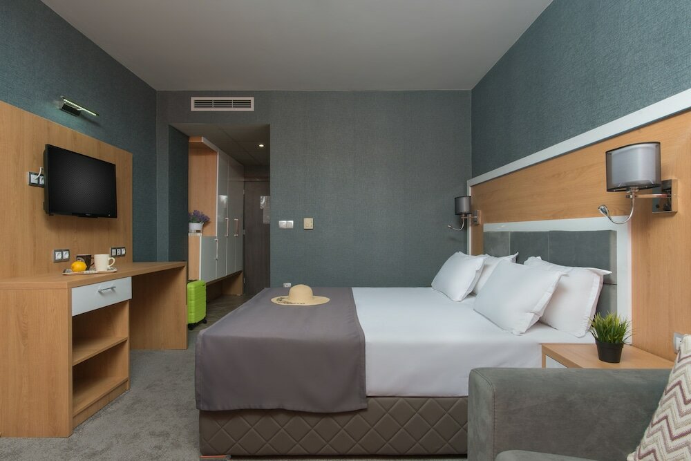 Фото TM Deluxe Hotel