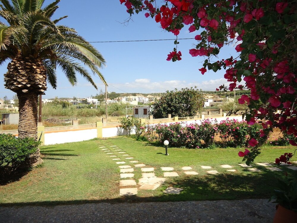 Фото Almyra Apartments