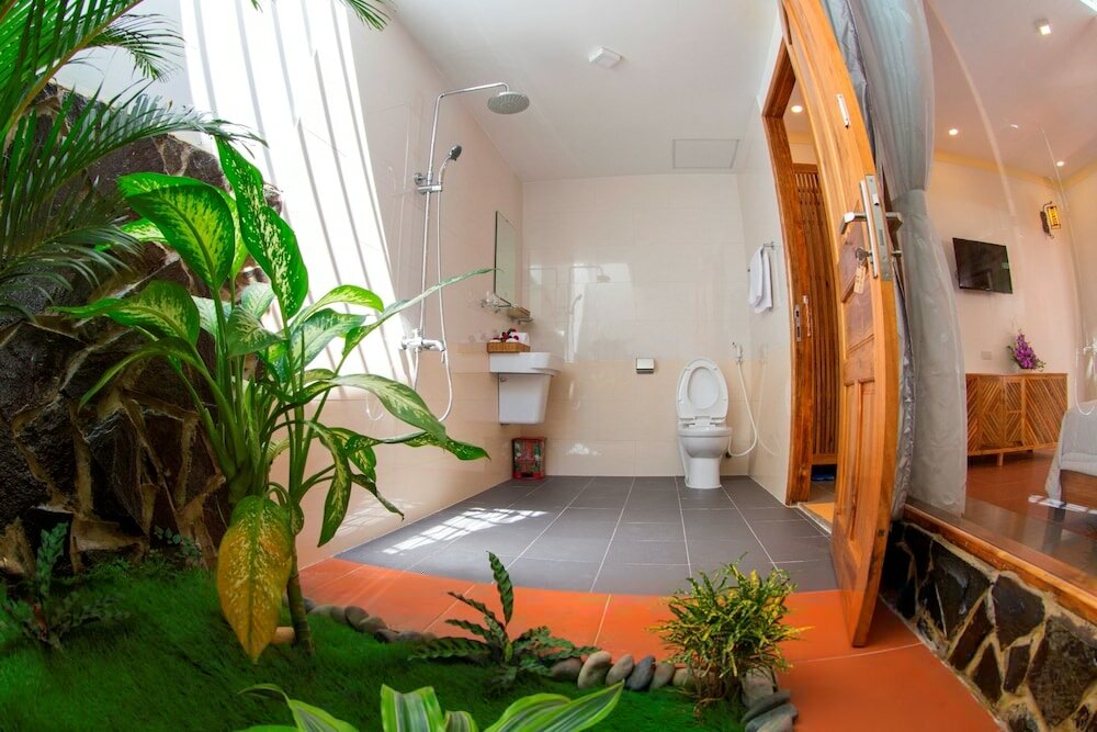 Фото Little Garden Bungalow