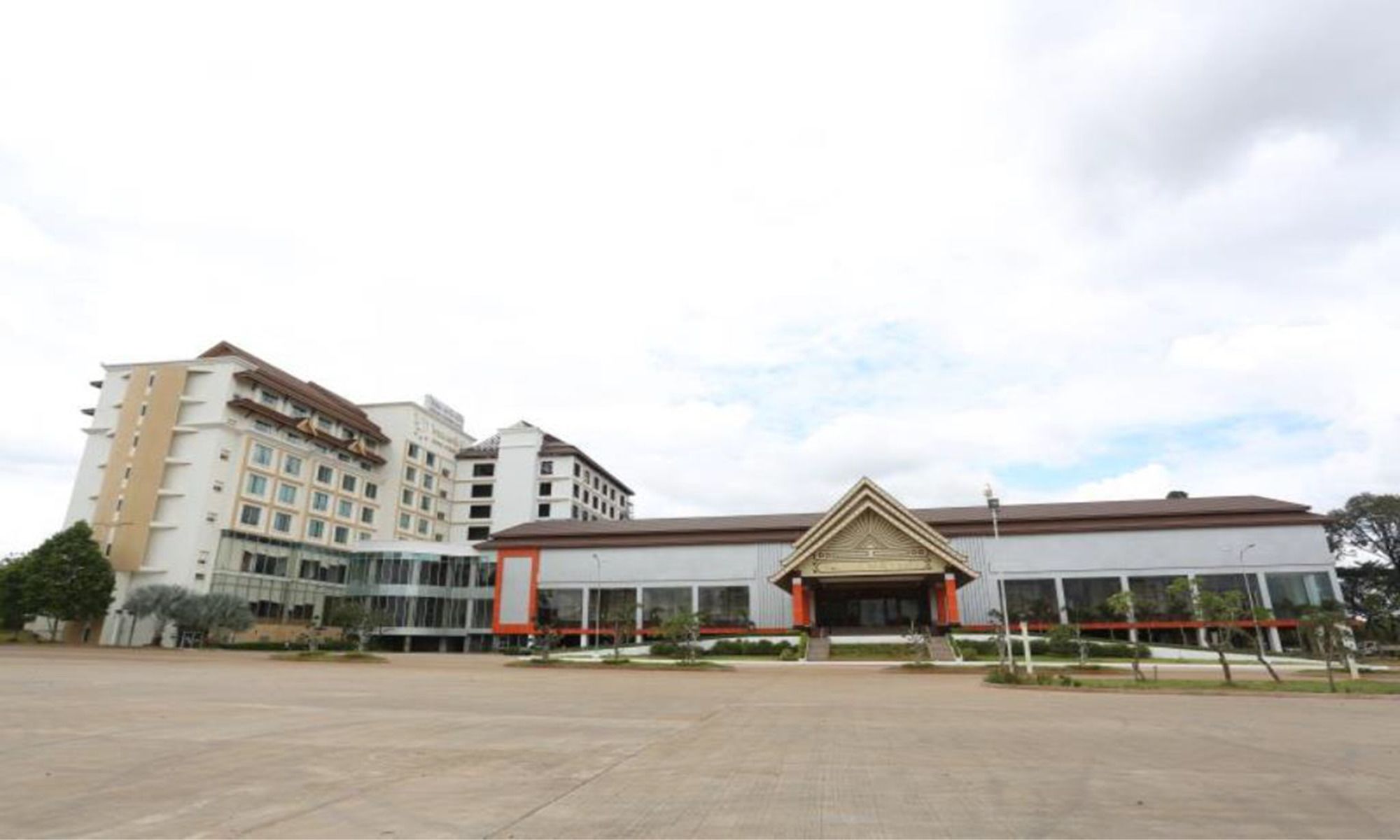 Фото Arawan Riverside Hotel