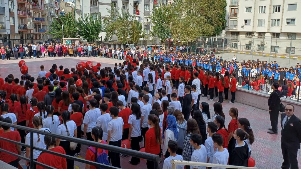 School Saruhanbey Middle School, Manisa, photo