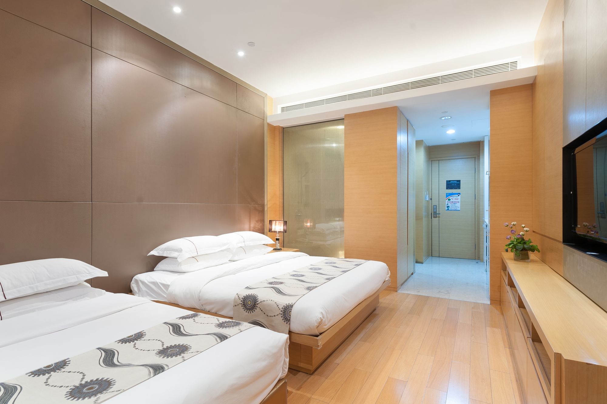 Фото Yicheng Apartment PaZhou Poly World Center