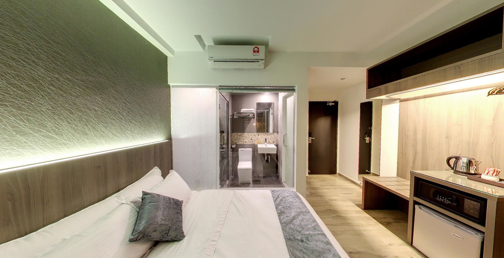 Фото Flora by Crossroads Hotel